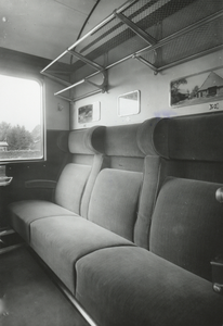 172301 Interieur van een rijtuig uit de serie AB 7701-7720 (plan D) van de N.S.